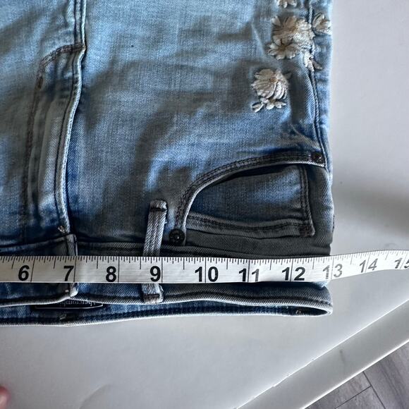 Abercrombie & Fitch Floral Embroidered High Rise Jeans - Picture 9 of 9